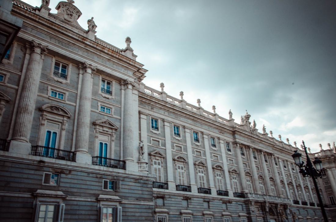 El palacio de Su Majestad El Rey en un día frío, fotografía de Geo Aragón (Siguiendo al Conejo Blanco)